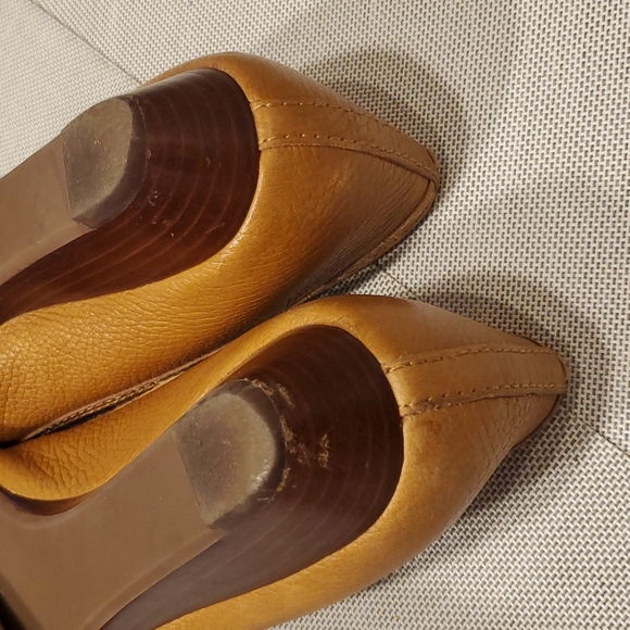 Tory Burch Pebbled Peep-Toe Demi Wedge - Picture 4 of 5